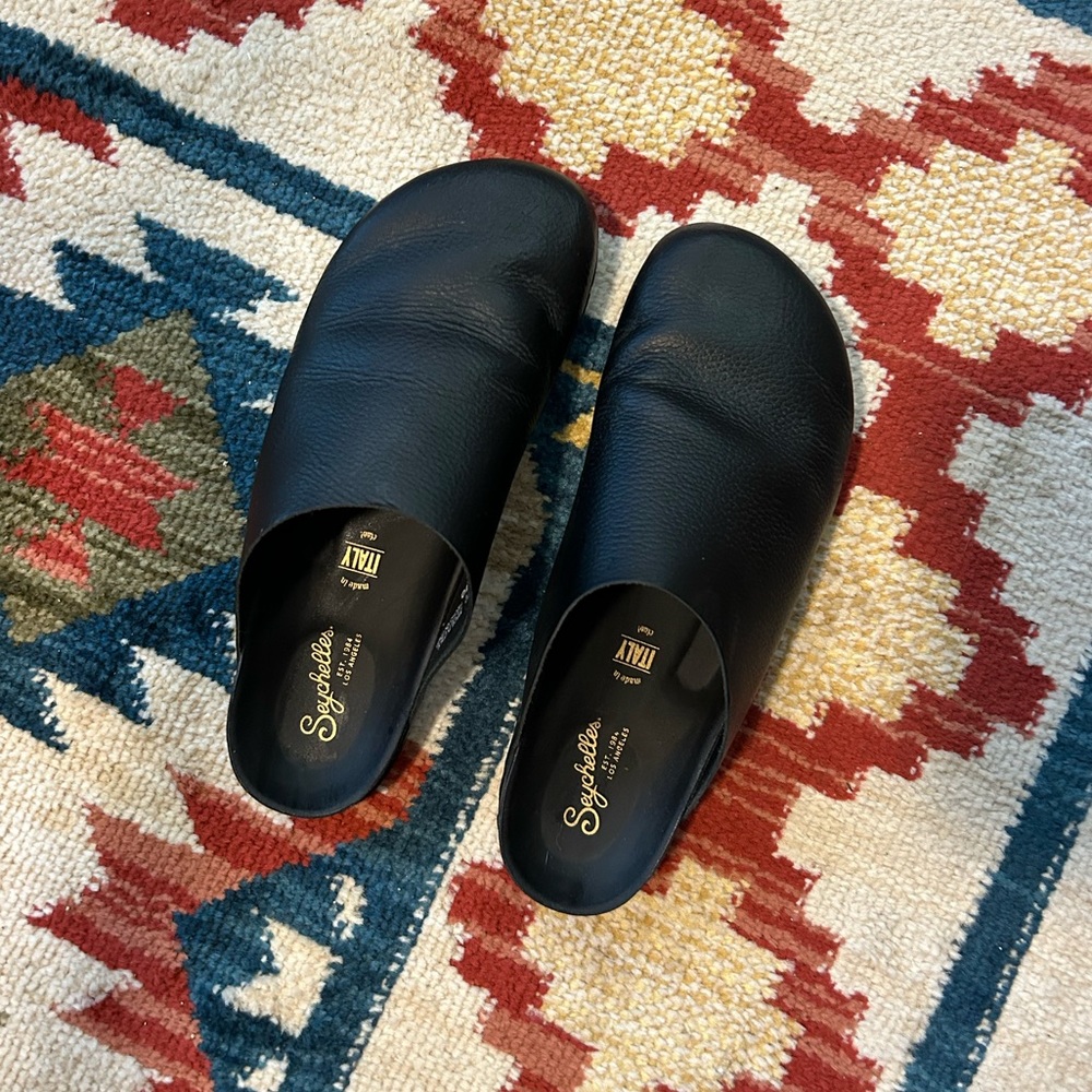 Seychelles New Routine leather clogs in black, size 10